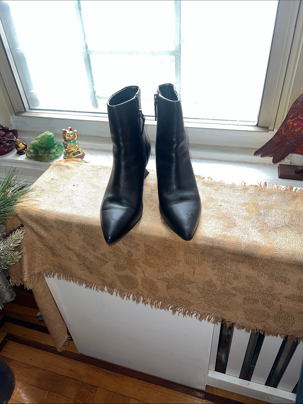 AEROSOLES Black Pointed Toe Leather Ankle Booties